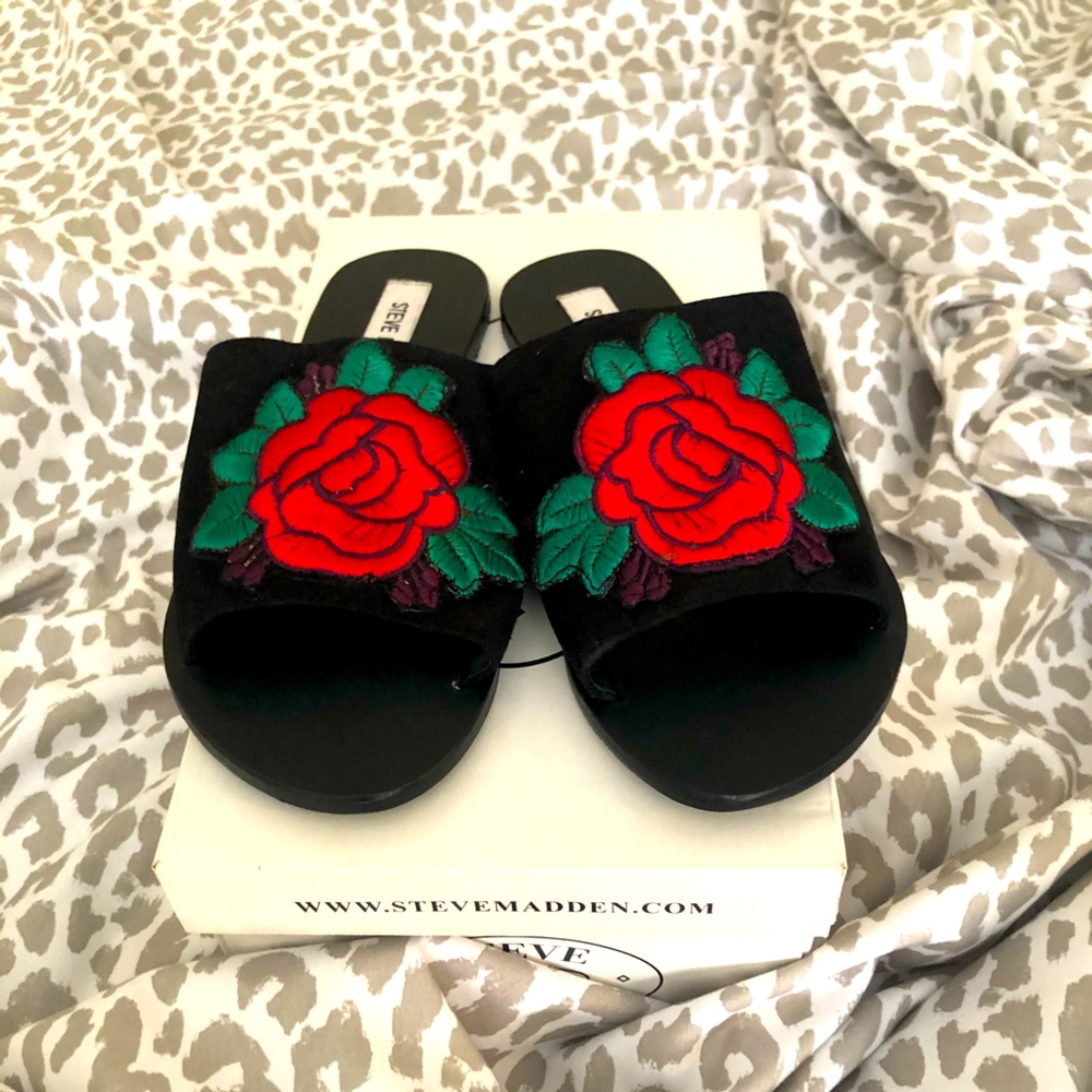 NWT Embroidered Steve Madden slides